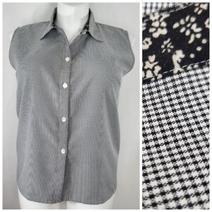 Passports Woman Sleeveless TOP Womans Size 1X Black & White Check Button Front
